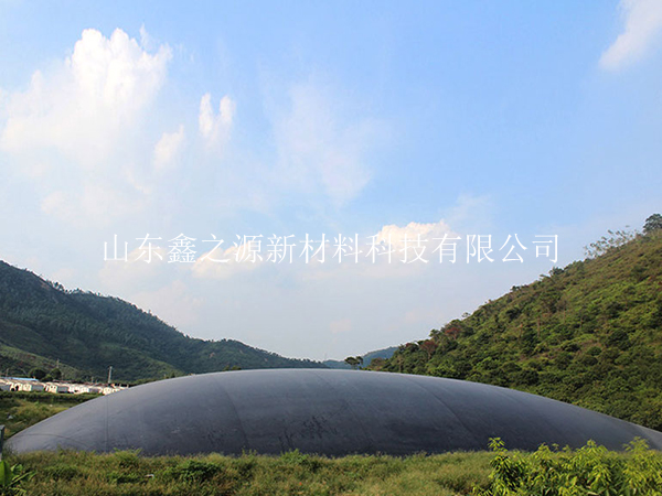 專(zhuān)注沼氣池黑膜的裁剪施工作業(yè)